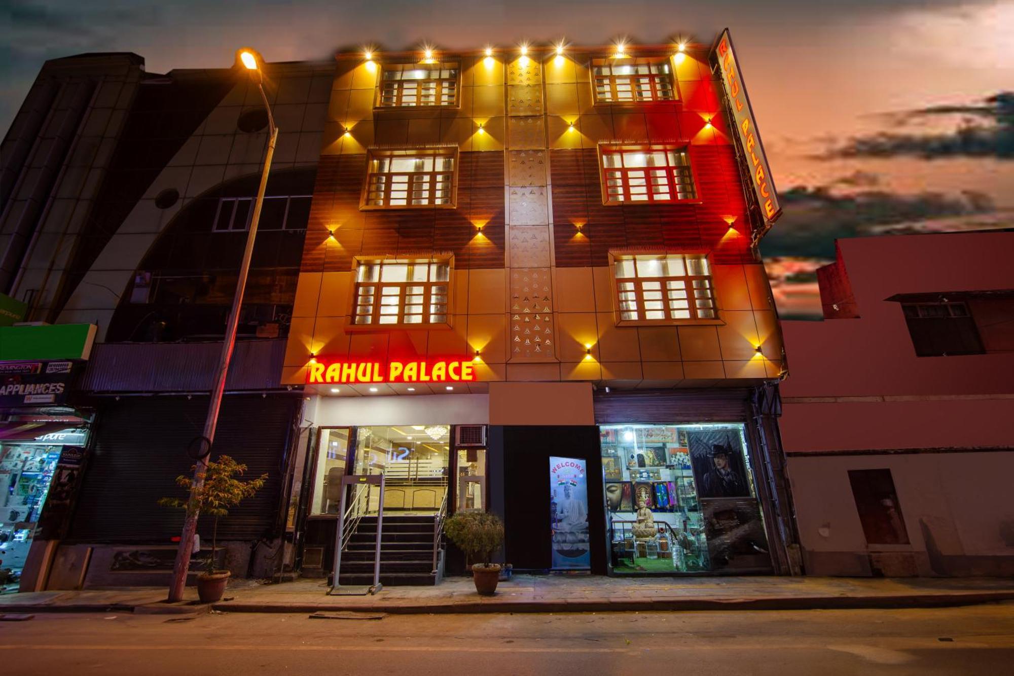Rahul Palace By Golden Tree Near Metro Station And Ajmal Khan Market Нью-Делі Екстер'єр фото