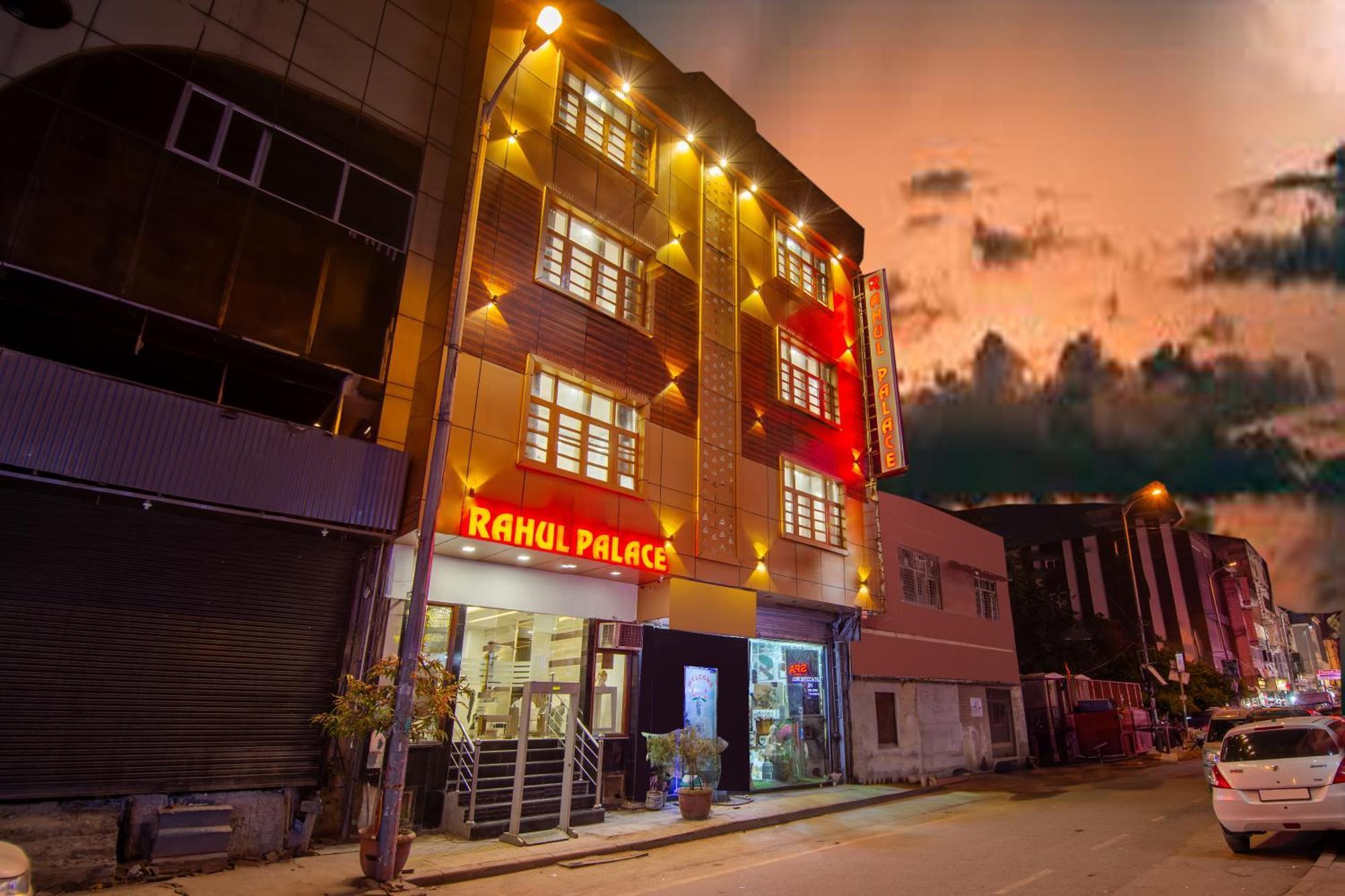 Rahul Palace By Golden Tree Near Metro Station And Ajmal Khan Market Нью-Делі Екстер'єр фото