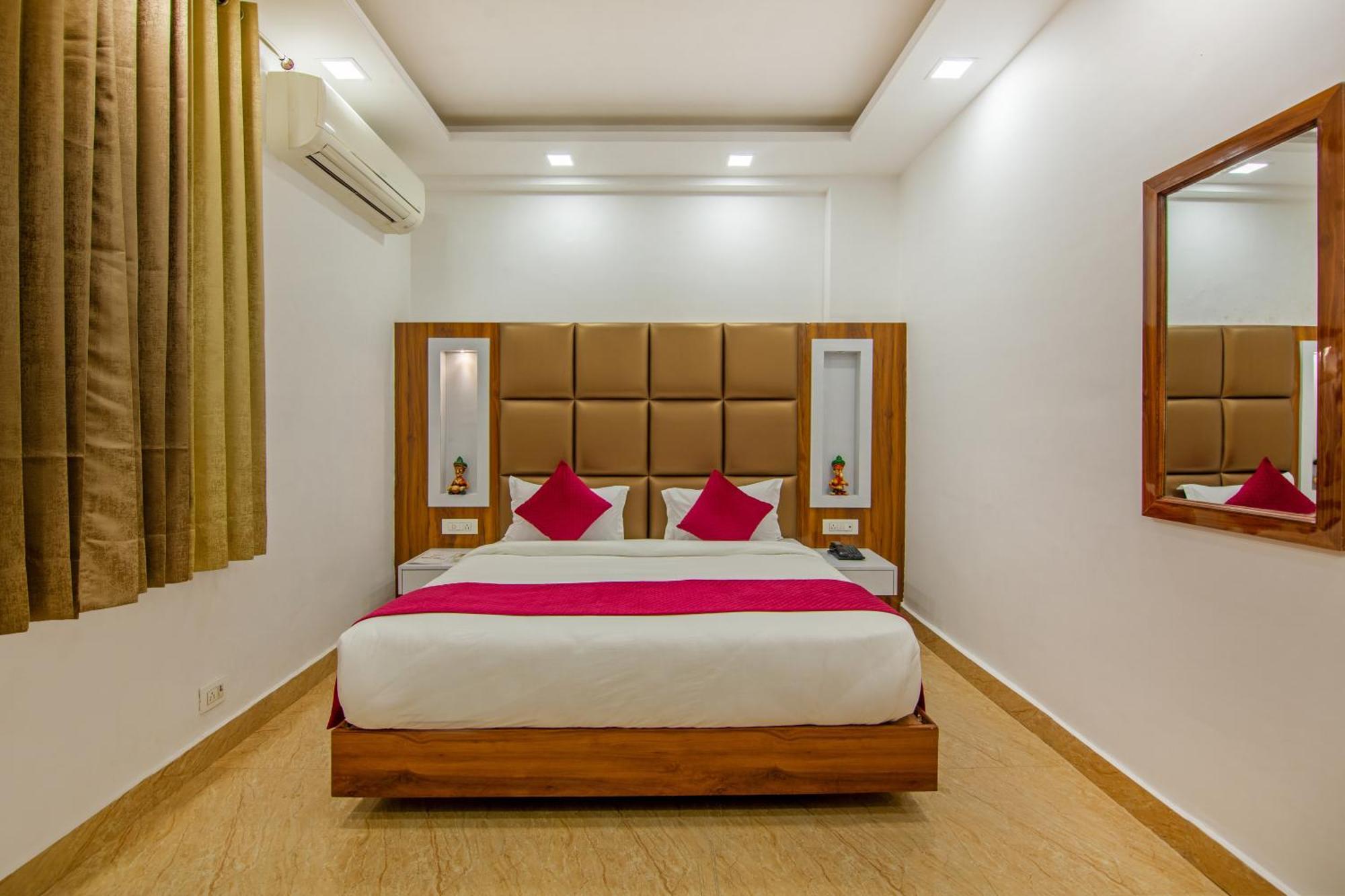 Rahul Palace By Golden Tree Near Metro Station And Ajmal Khan Market Нью-Делі Екстер'єр фото