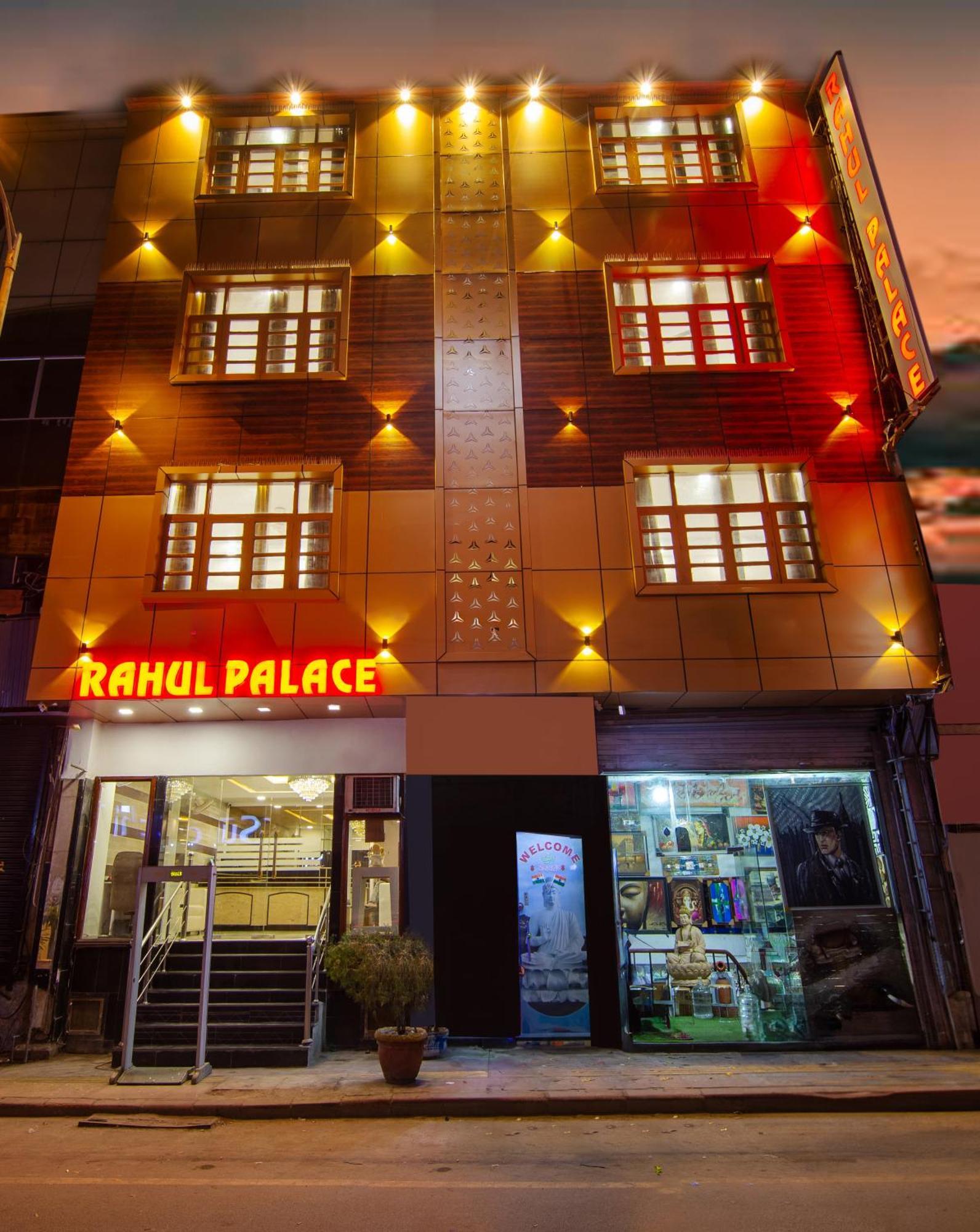 Rahul Palace By Golden Tree Near Metro Station And Ajmal Khan Market Нью-Делі Екстер'єр фото