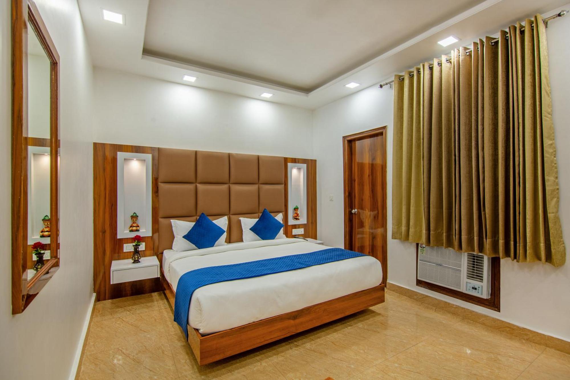 Rahul Palace By Golden Tree Near Metro Station And Ajmal Khan Market Нью-Делі Екстер'єр фото