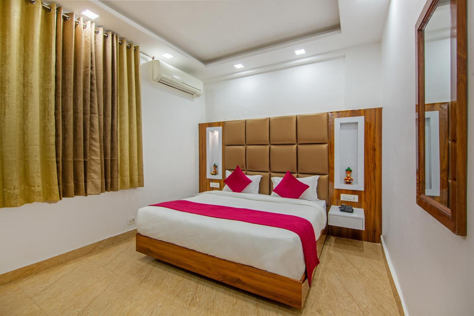 Rahul Palace By Golden Tree Near Metro Station And Ajmal Khan Market Нью-Делі Екстер'єр фото