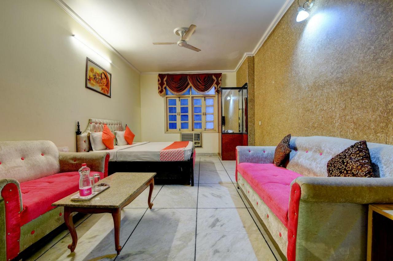 Rahul Palace By Golden Tree Near Metro Station And Ajmal Khan Market Нью-Делі Екстер'єр фото