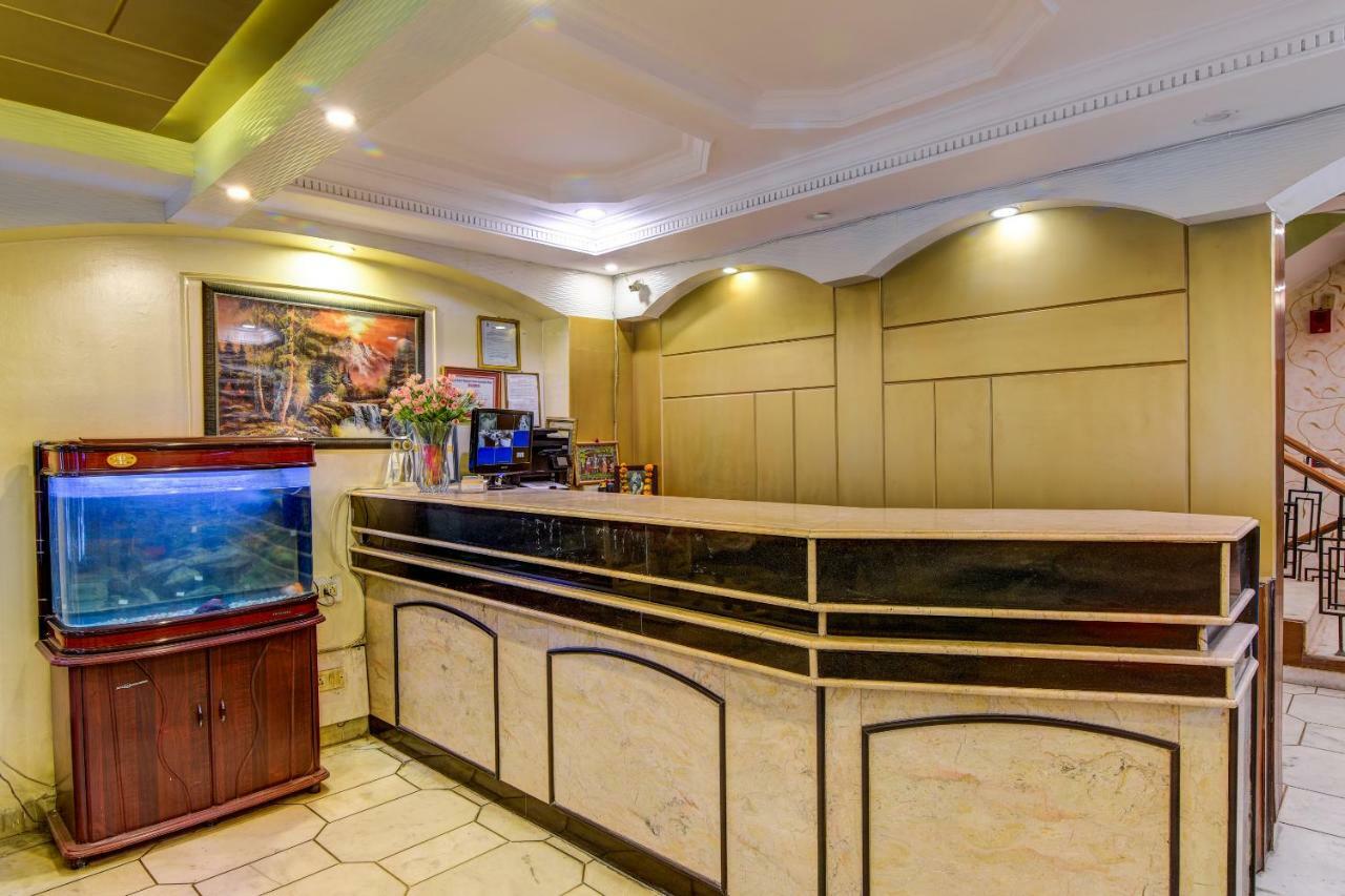 Rahul Palace By Golden Tree Near Metro Station And Ajmal Khan Market Нью-Делі Екстер'єр фото