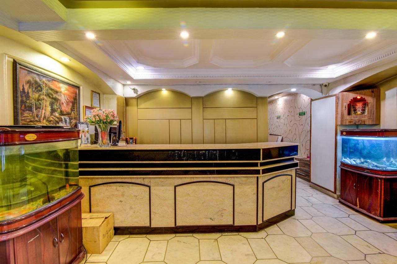 Rahul Palace By Golden Tree Near Metro Station And Ajmal Khan Market Нью-Делі Екстер'єр фото