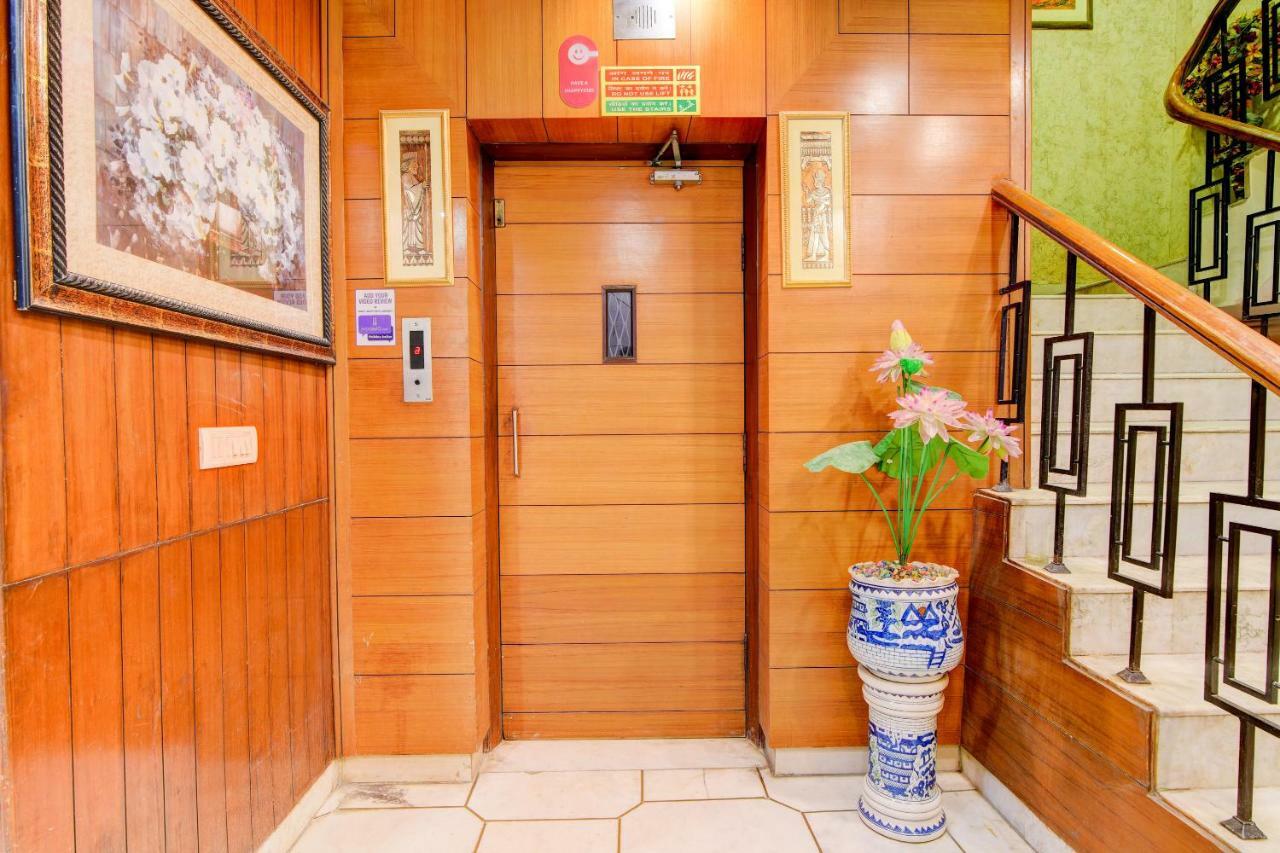 Rahul Palace By Golden Tree Near Metro Station And Ajmal Khan Market Нью-Делі Екстер'єр фото